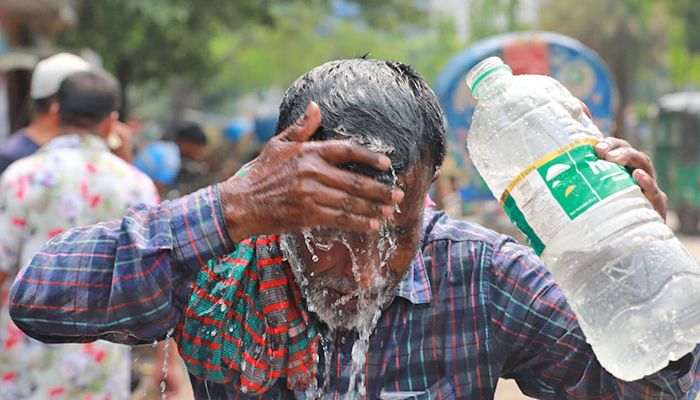 তীব্র তাপপ্রবাহে পুড়ছে দেশ, অতিষ্ঠ জনজীবন