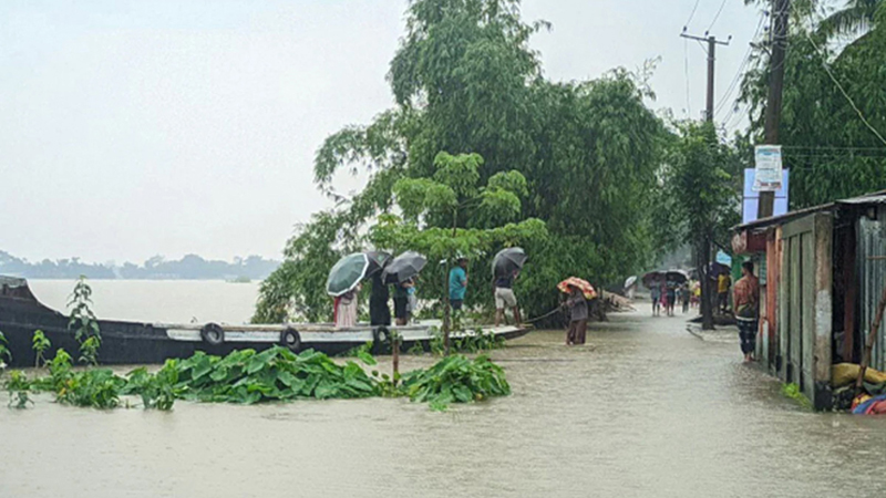 উজানে ভারী বৃষ্টির আভাস, বাড়তে পারে কয়েকটি নদ-নদীর পানি
